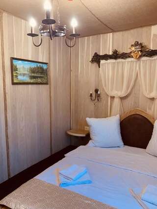 Отель Готельно-ресторанний комплекс «Галицький замок» Тернополь Большой двухместный номер с 1 кроватью или 2 отдельными кроватями-2