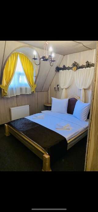 Отель Готельно-ресторанний комплекс «Галицький замок» Тернополь Большой двухместный номер с 1 кроватью или 2 отдельными кроватями-8
