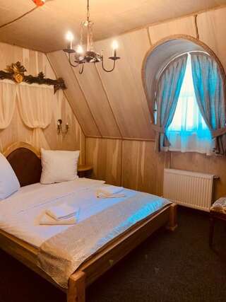 Отель Готельно-ресторанний комплекс «Галицький замок» Тернополь Большой двухместный номер с 1 кроватью или 2 отдельными кроватями-16